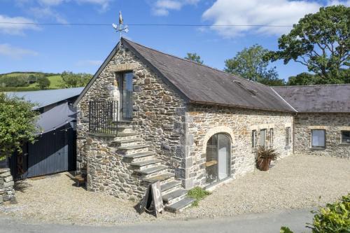 Carmarthen House | Cartws at Pentrecelyn - styilish barn conversion with large kitchen and outdoor space