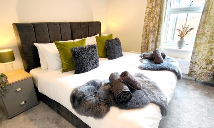Carlisle Apartment | Carvetii - ANNE House Room 2 - Dbl bed First floor en-suite