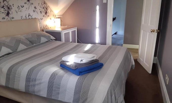 Tillicoultry Apartment | Carvetii - Halite House - 3 bed House sleeps up to 5 people