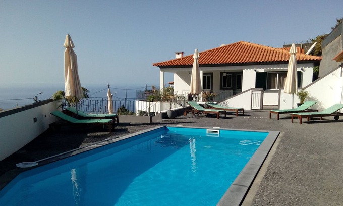 Estreito da Calheta House | CASA AGAPANTHE Large comfortable house and swimming pool