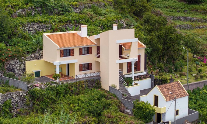 Sao Vicente House | Casa Amarela da Fajã da Areia