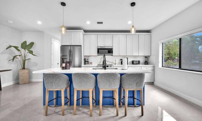 West Little Havana Apartment | Casa Amoret - Brand New Family-Friendly Retreat