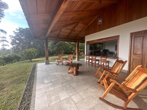 Bijagua House | Casa areno lodge