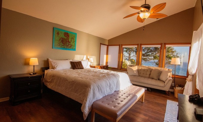 Shelter Cove House | Casa Ballena of the Lost Coast