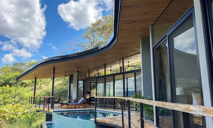 Tamarindo Villa | Casa Banka: Scenic 3Bedroom Villa with Pool & 24/7 Security in Playa Tamarindonn