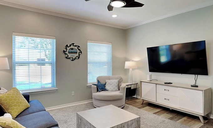 Avalon Beach Estates House | Casa Bao | Community Pool + Pet-Friendly + 4 Adult Bikes Included