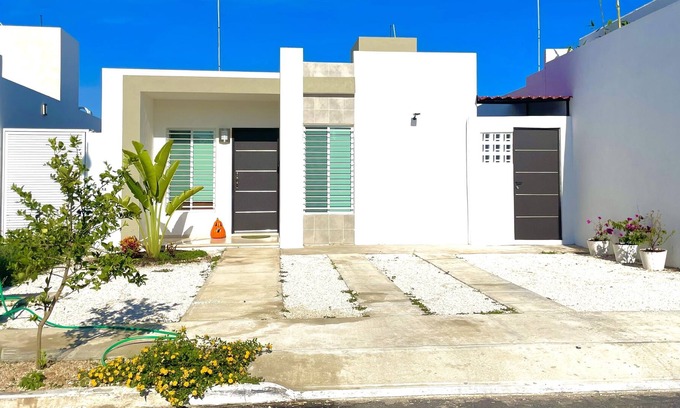 Merida Municipality House | Casa Begonias, Refréscate en la Alberca, Para 4- 6 Personas, Mérida Yucatán