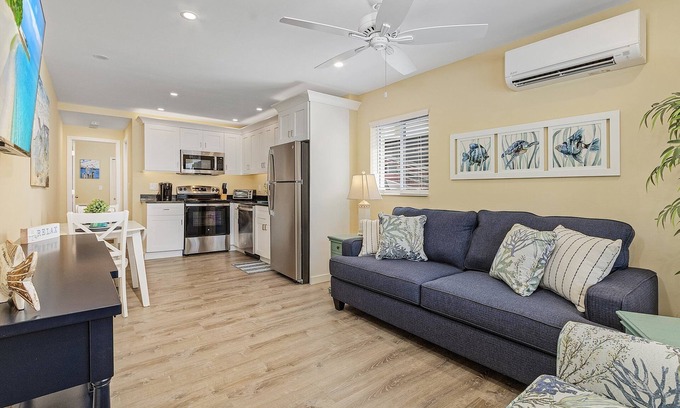 Mid Island Apartment | CASA BELLA" B" - 1 Bed/1 Bath STEPS TO THE BEACH - Sleeps 2