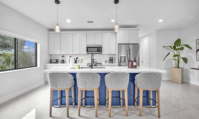 West Little Havana House | Casa Bella - New & Stylish Family-Friendly Home