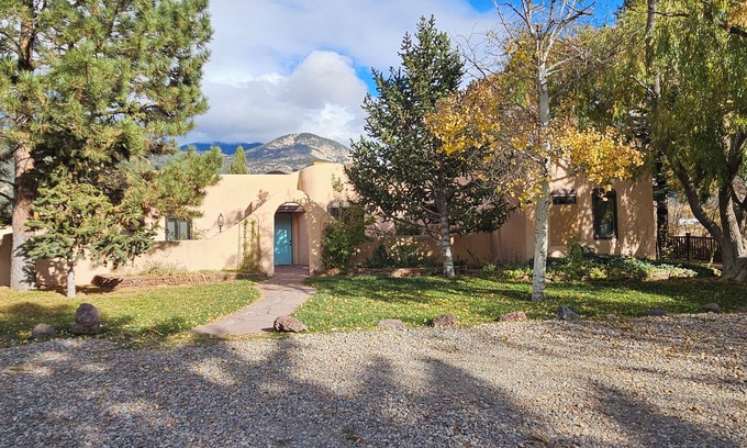 Arroyo Seco House | Casa Bella - VIEWS private yard stream gourmet kitchen high speed internet