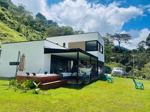 Copacabana Villa | Casa Blanca Cabaña de lujo rodeada de naturaleza