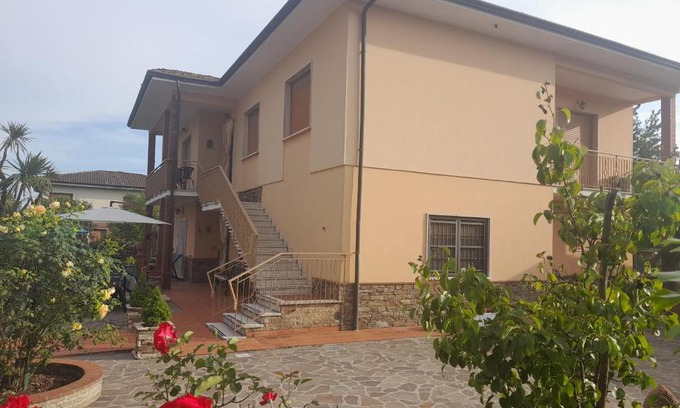 Camigliano House | CASA CAMELIA