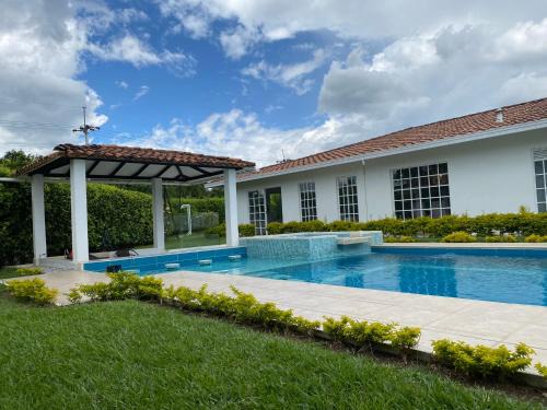 Pereira Villa | Casa Campestre Las Marias, Cerritos Pereira
