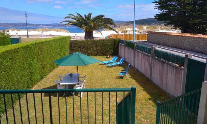 Laxe House | CASA CHALET ATALAYA a pie de playa en Laxe