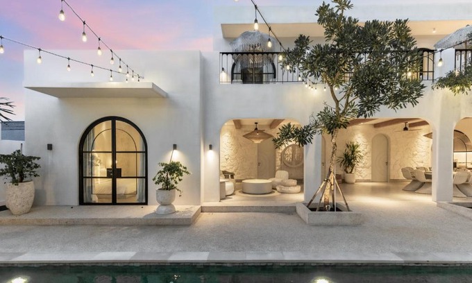 Batu Bolong Villa | Casa Contenta Canggu, 5 beds luxe. Canggu Central