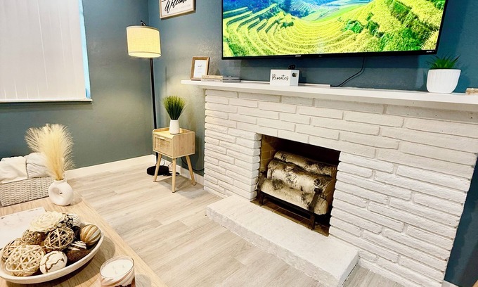 Westgate House | Casa Cool Breeze your family’s perfect escape in sunny West Palm Beach!