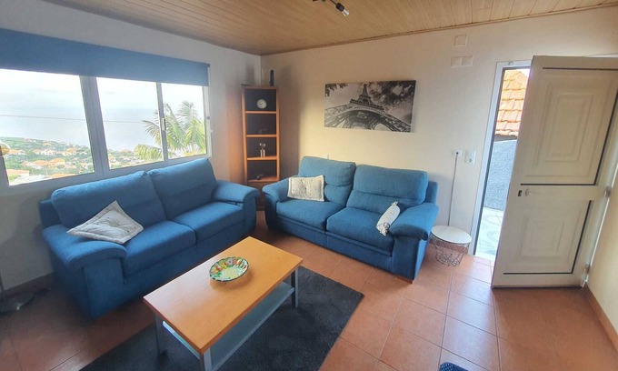 Estrela da Calheta Villa | Casa Da Linda, Calheta Beach, offers accommodation with sea views