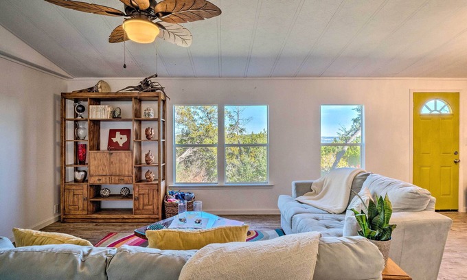 Leander House | 'Casa Da Lua' Quiet Getaway on 2 Acres w/Views!