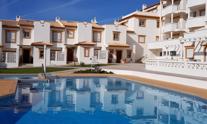 Olhos D'Agua Condo | Casa da Praia n3 minutes walk from Olhos de Agua beach