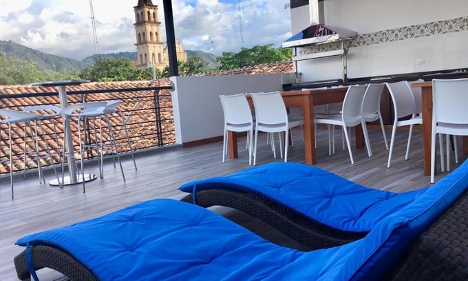 Garzon House | Casa de Balcones