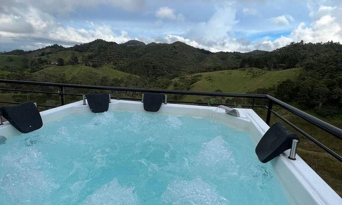 Retiro House | Casa de Campo de Lujo en el Retiro, Antioquia a 45 Minutos de Medellín