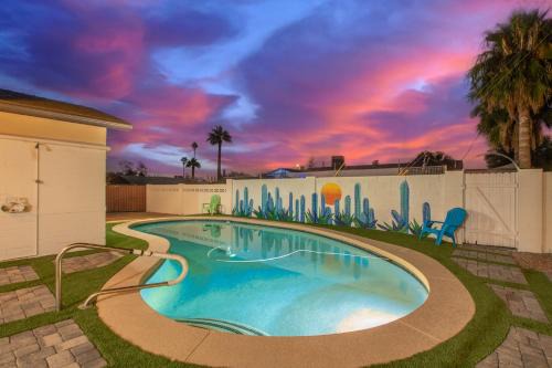 New Papago Parkway House | Casa De Encanto