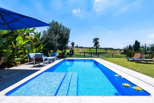 Bouskoura Apartment | CASA DE GOLF Oasis Artistique avec Piscine & Vue Golf, Proche Aéroport
