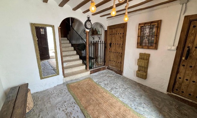Iznatoraf House | Casa De La Aguadora