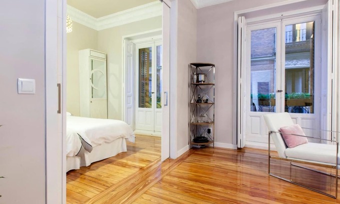 Centro Apartment | Casa de la Luna – 5-Bedroom Apartment in the City Center