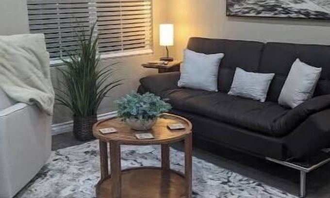 Southwest Anaheim Apartment | Casa De La Torre Bungalow [Tower House Bungalow]