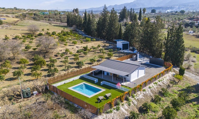 Alhaurin el Grande Cabin | Casa de Madera La Parcela