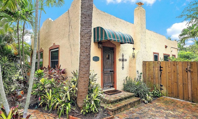 Sunshine Park House | Casa De Marita - Backyard Bliss with Pool in Historic Sunshine Park