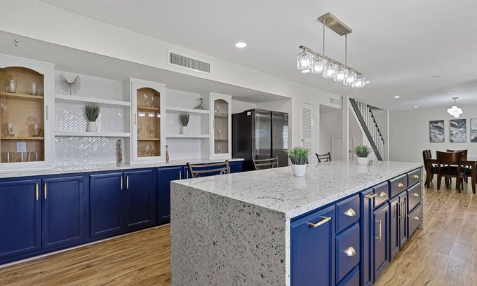 Biggs Field House | Casa de Serenity & Luxury - Close to Airport