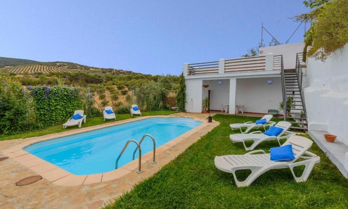 Algarinejo Villa | Casa Dehesa de las Casas Algarinejo by Ruralidays