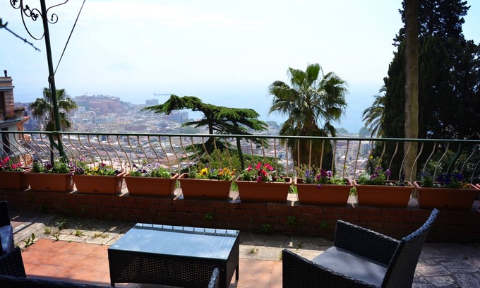 Vomero Apartment | Casa del Cedro superior apartment with private garden on the Gulf of Naples.