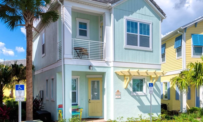 West Kissimmee Cottage | Casa Del Mar Cottage near Disney with Margaritaville Resort & Island H2O Access.
