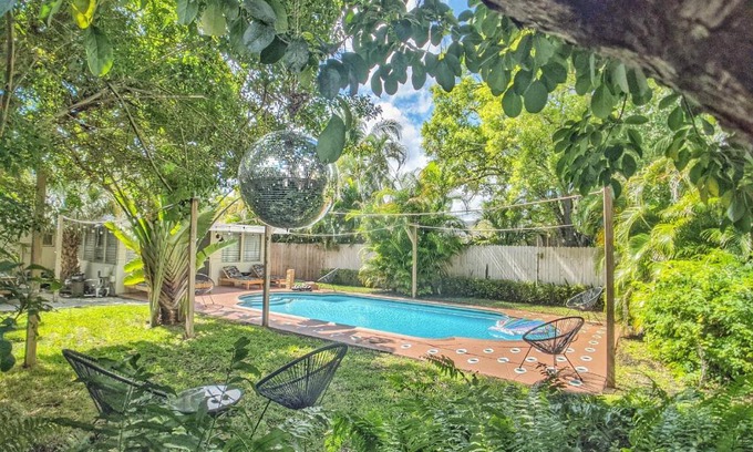 Downtown Fort Lauderdale House | Casa del Ojo - 3 King beds - Sun-soaked pool