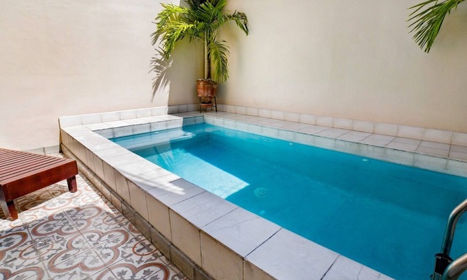 Granada House | CASA DELUS Fabulous Home with Private in Door Pool within Tourist Locationn