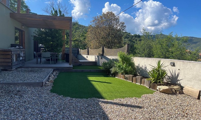 Cardo Villa | Casa Di Legnu, downstairs villa on the heights of BASTIA