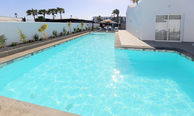 Los Mojones Villa | Casa El Cielo 3 bedrooms, 3 baths free A/C, Electric heated pool