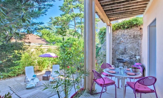 Erbalunga Apartment | Casa Estel - Pink, apartment in downtown of Erbalunga