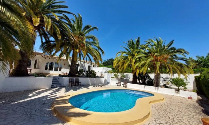 El Tesoro Villa | Casa Flora Moraira: 3 rooms, private pool and parking, wifi, near beaches