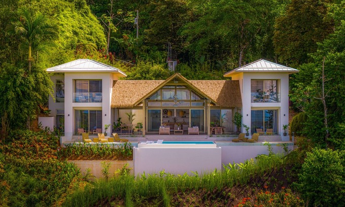 Uvita Villa | Casa Frenchie: Luxury Oceanview Jungle Villa 12pp