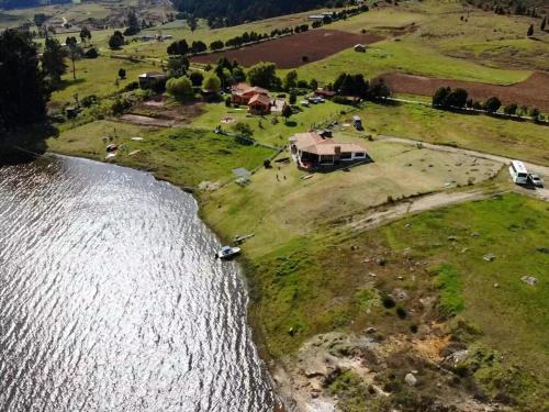 Toca Ski Chalet | Casa frente al lago - Toca, Boyacá