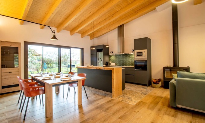 Camos House | Casa Gessamí – Holiday home near Lake Banyoles