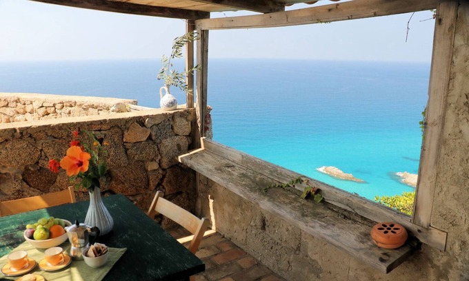 Ricadi House | Casa il Night, for 2 people, with amazing sea view and access to the beach