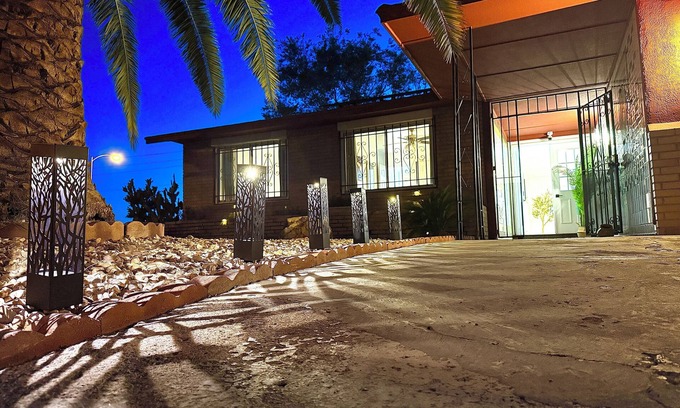 Rancho Oakey House | Casa independiente en el vibrante centro de Las Vegas.