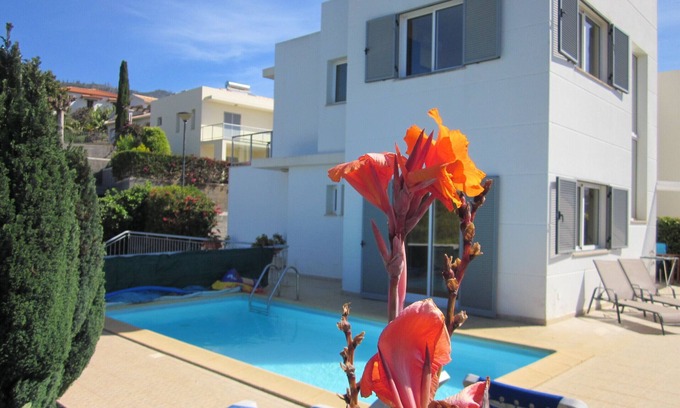 Estreito da Calheta House | CASA IVA 3 bedroom, 3 bathroom House with swimming pool and sea views