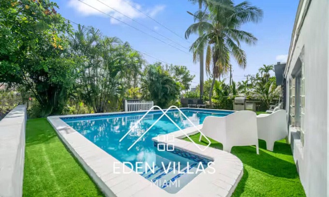 Hallandale Beach Apartment | Casa Luna | Tropical Pool | Minutes to the Beach