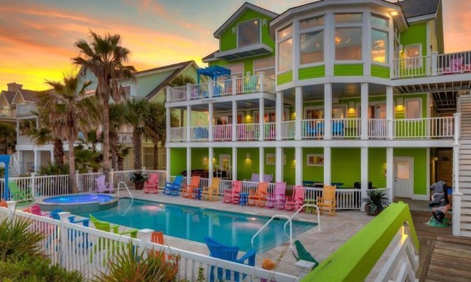 Isle of Palms House | 🍹Casa Margarita🍹 ~Oceanfront, 10BD, Private Pool and hot tub, Elevator